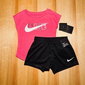 Nike Toddler Girls T-shirt and Shorts Set